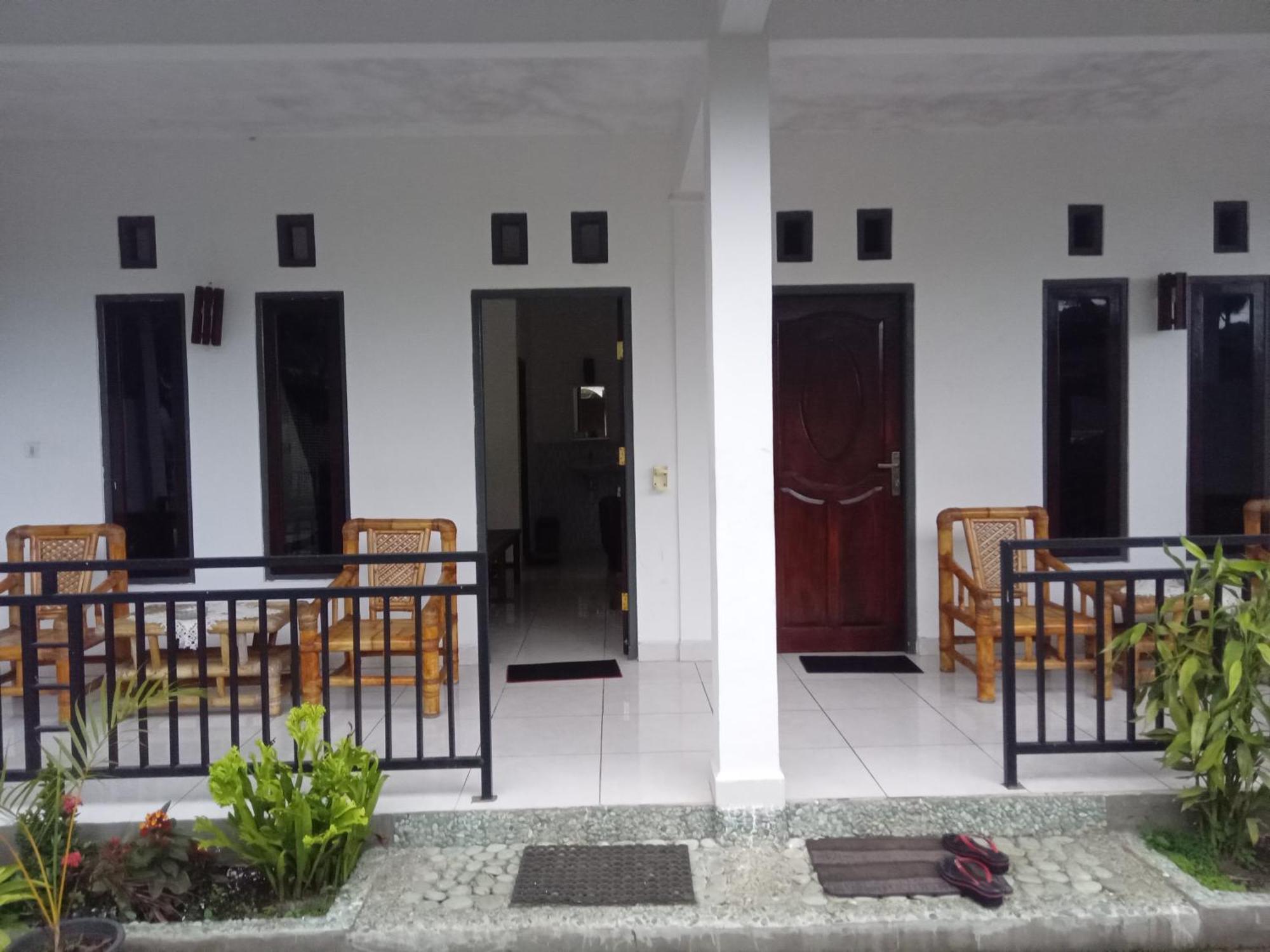 Eja Guest House Ende Exterior photo
